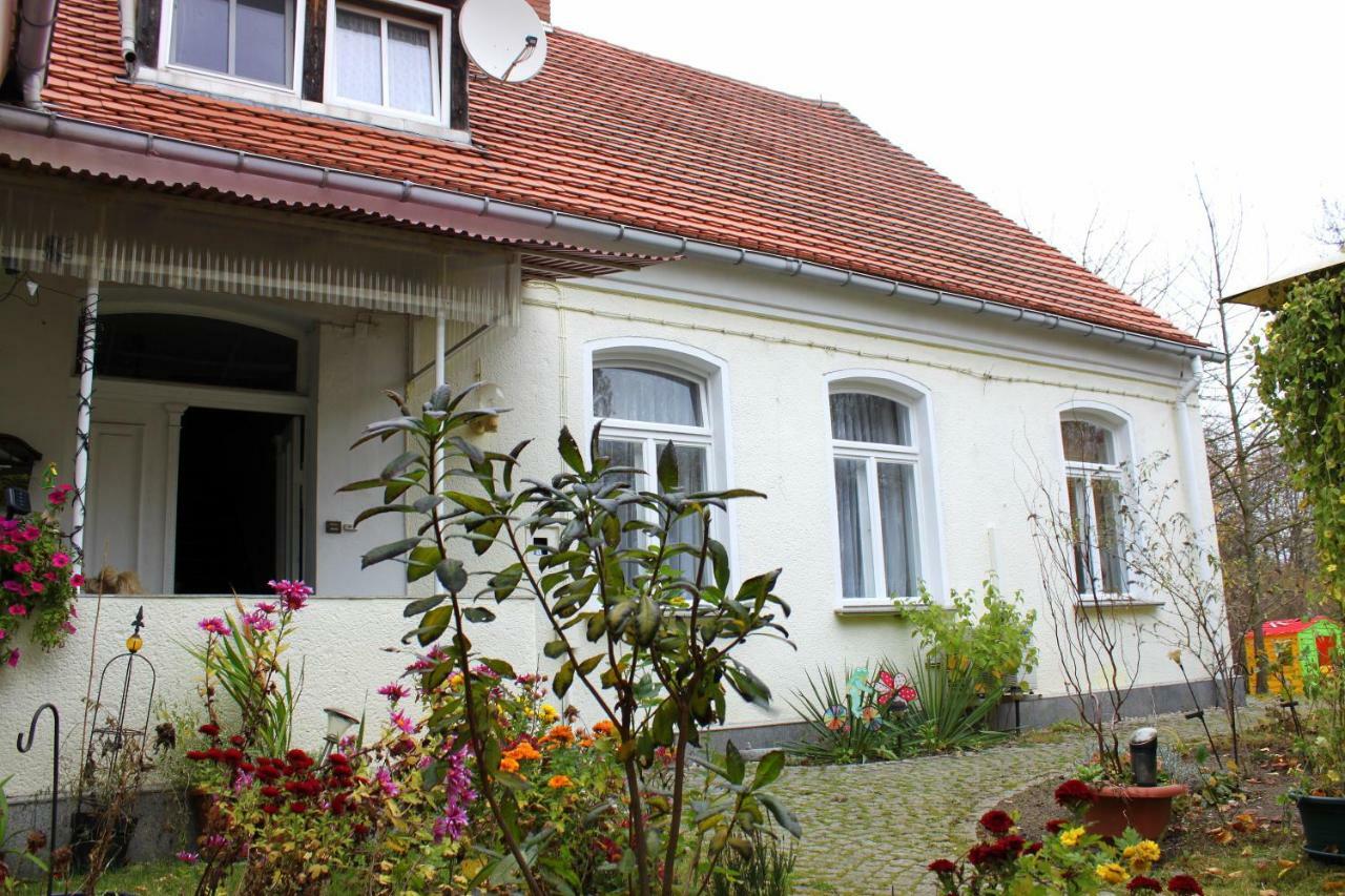 Ferienwohnung "Zur Alten Schule" Neuburxdorf Exterior photo