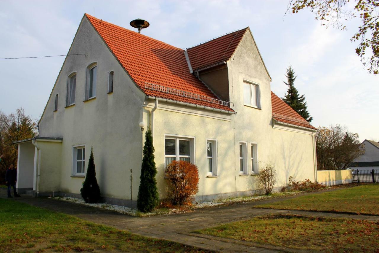 Ferienwohnung "Zur Alten Schule" Neuburxdorf Exterior photo