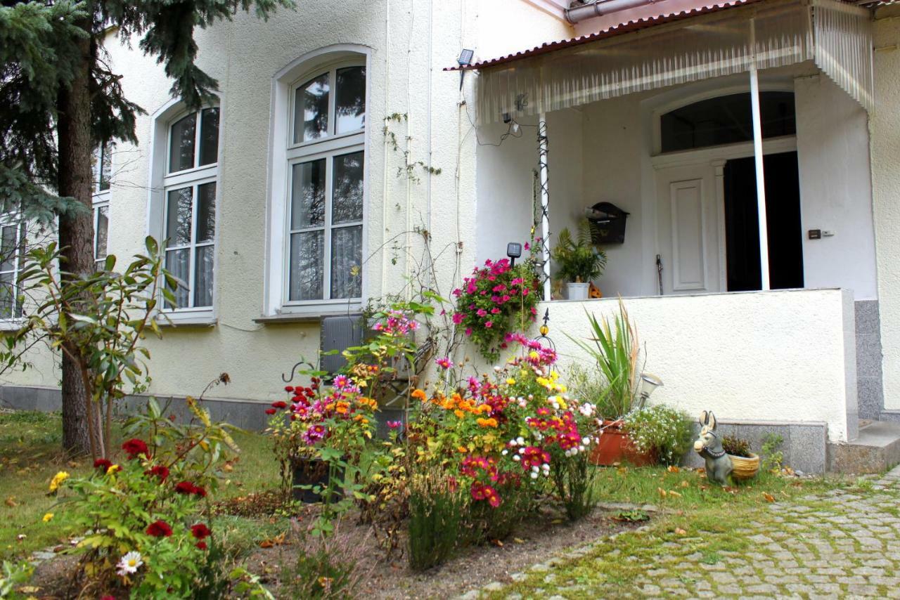 Ferienwohnung "Zur Alten Schule" Neuburxdorf Exterior photo